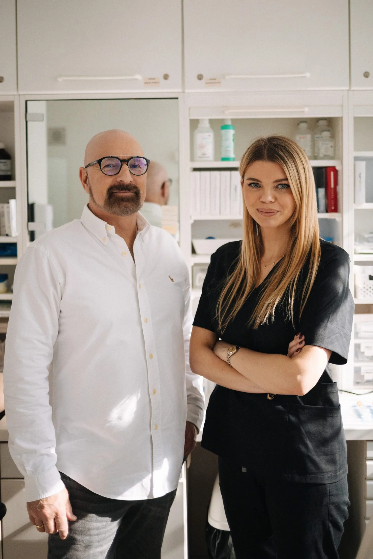 Erwin und Kateryna Lüddecke-Oksenenko in ihrer Praxis